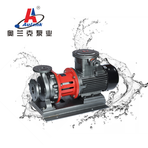 1.產(chǎn)品介紹：AMC系列無(wú)泄漏磁力驅(qū)動(dòng)離心泵，是新型的磁力驅(qū)動(dòng)化工流程泵，產(chǎn)品設(shè)計(jì)采用ISO2858標(biāo)準(zhǔn)和國(guó)家標(biāo)準(zhǔn)GB5662規(guī)定的尺寸參數(shù)，采用耗磁少、磁能利用率高的高密集型組合拉推組合磁路。根據(jù)科學(xué)原理與制造工藝，通過外磁體、隔離套、內(nèi)磁體之間的磁場(chǎng)傳導(dǎo)，將動(dòng)密封轉(zhuǎn)換為靜密封，保證泵浦的密封可靠性和性能穩(wěn)定性，從而徹底解決了“跑、冒、滴、漏”問題，并可以完全替代屏蔽電泵和大部分機(jī)械密封泵，是無(wú)泄漏場(chǎng)所的最佳選擇。2.應(yīng)用領(lǐng)域：石油化工、精細(xì)化工、冶金、電力、造紙、制藥、食品等3.循環(huán)介質(zhì)：不含顆粒、纖維的水、乙二醇、乙醇、合成油、導(dǎo)熱油、硅油、冰河冷媒、酸、堿、甲醇、苯、酚、脂、各類化學(xué)溶液等液體。